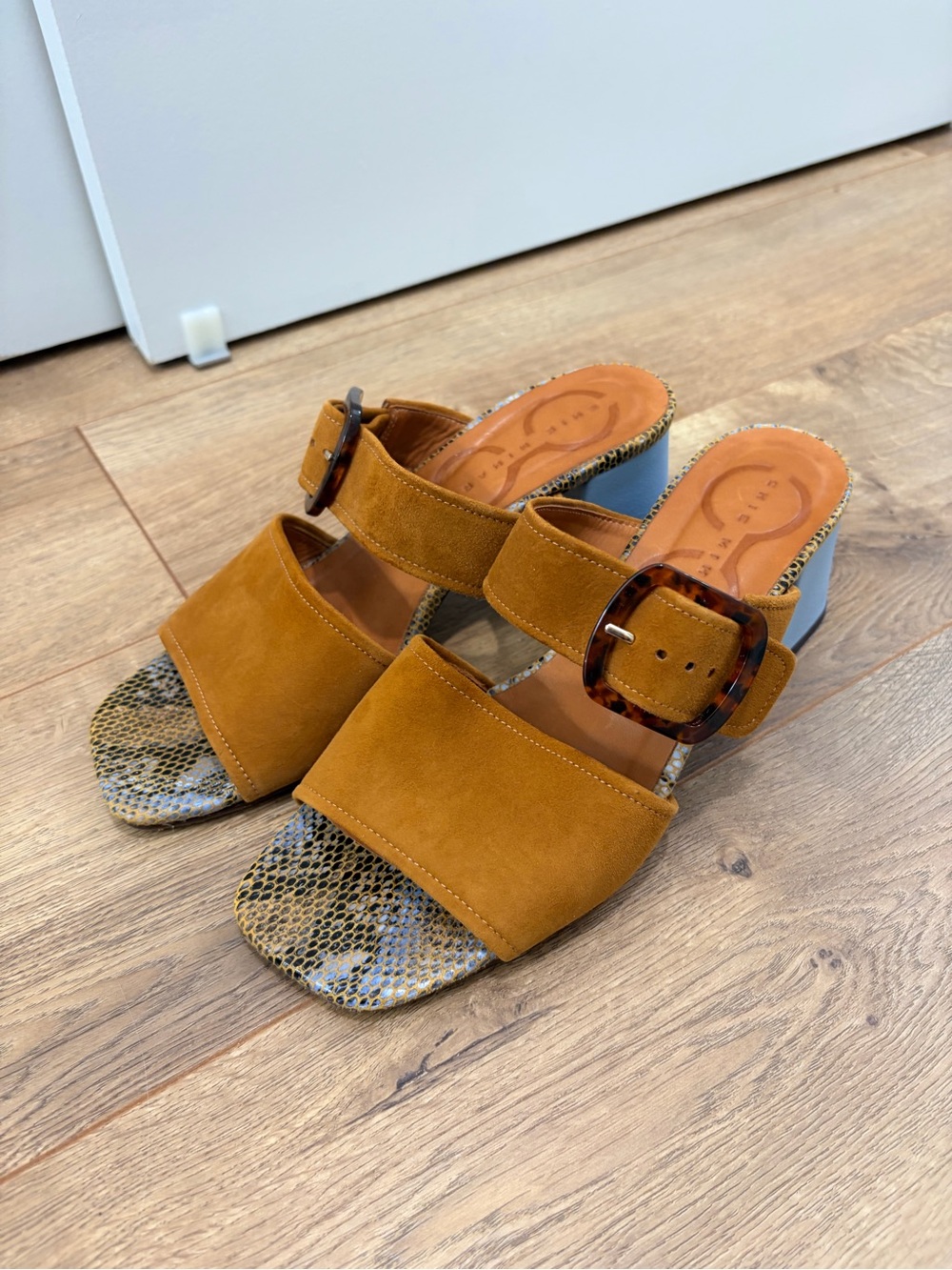 CHIE MIHARA Linka sandal in snake, suede with blue heel - Picture 6 of 13